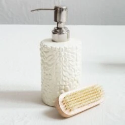 Magnolia Embossed 3 Piece Bathroom Set -Julian Charles 1601596 liv 05