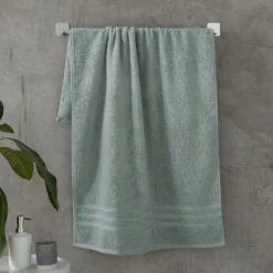 Catherine Lansfield Zero Twist Sage Green 450Gsm 100% Cotton Towels -Julian Charles 42260 ZERO TWIST SAGE GREEN TOWEL PAIR IMAGE 1