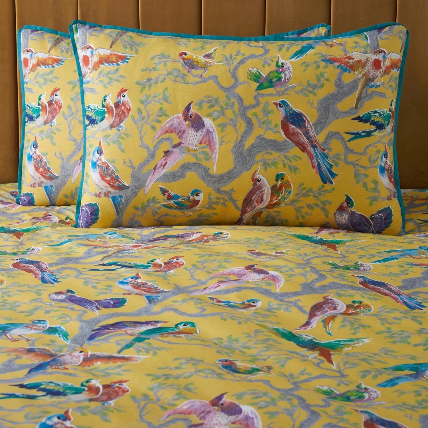Laurence Llewelyn-Bowen Birdity Absurdity Yellow 200 Thread Count 100% Cotton Duvet Set 3 Laurence Llewelyn-Bowen Birdity Absurdity Yellow 200 Thread Count 100% Cotton Duvet Set - Image 3