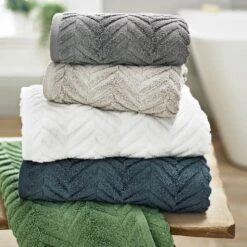 The Lyndon Company Catalonia 650GSM Sculpted Zero Twist White Towels -Julian Charles CataloniaWhite Multi 3