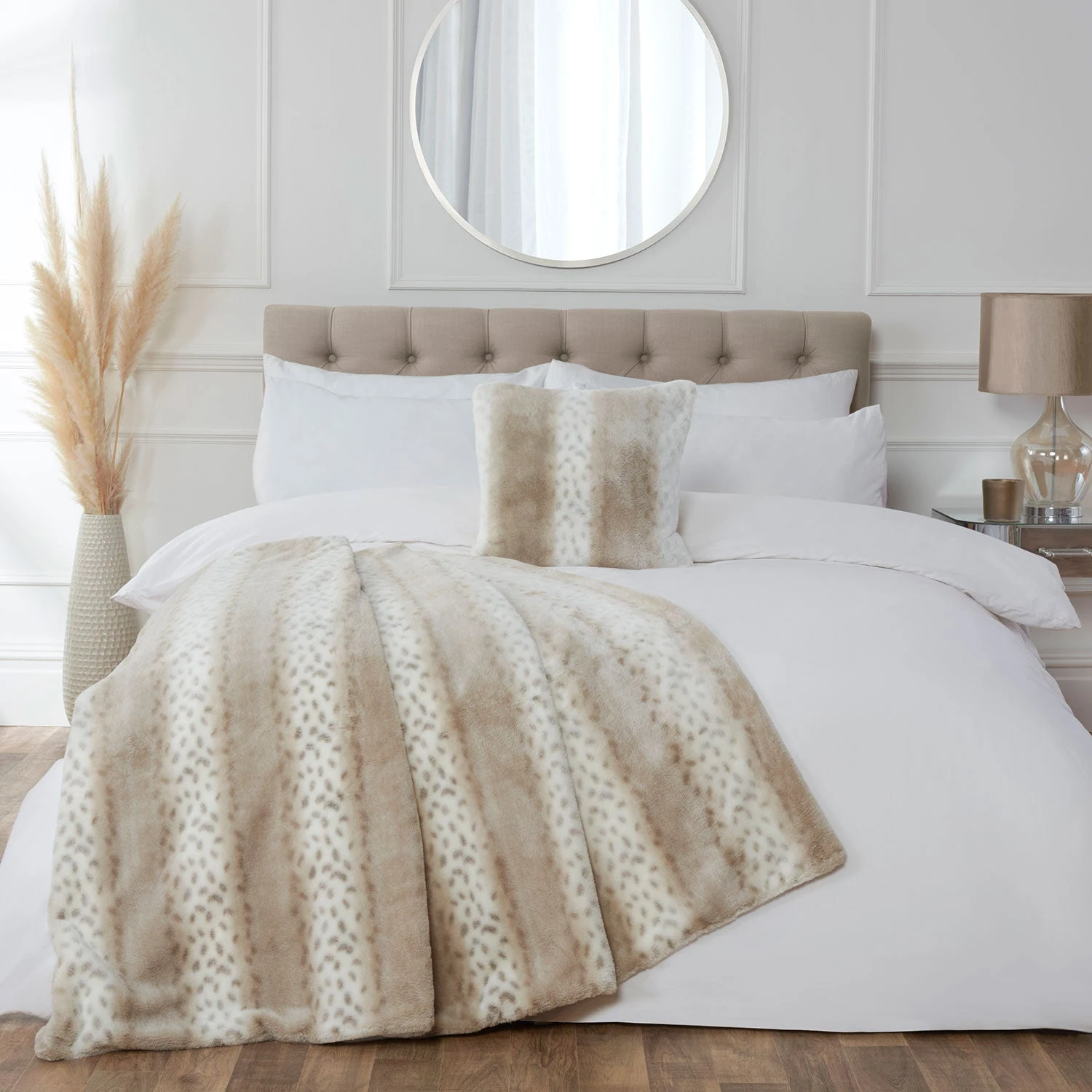 Denver Snow Leopard Faux Fur Cushion (43cm X 43cm) 2 Denver Snow Leopard Faux Fur Cushion (43cm X 43cm) - Image 2