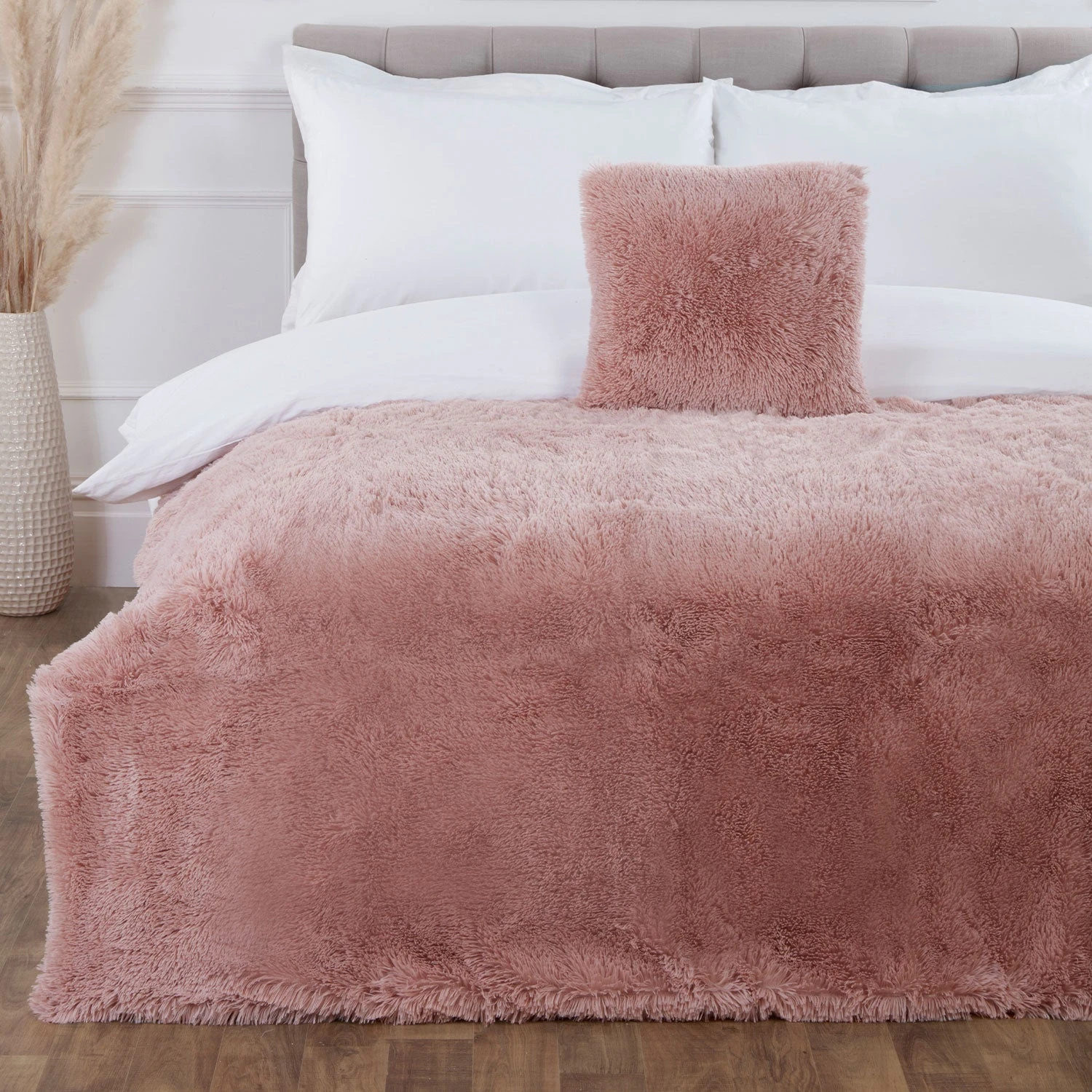 Chelsea Blush Cuddle Throw (130cm X 180cm) 1 Chelsea Blush Cuddle Throw (130cm X 180cm)
