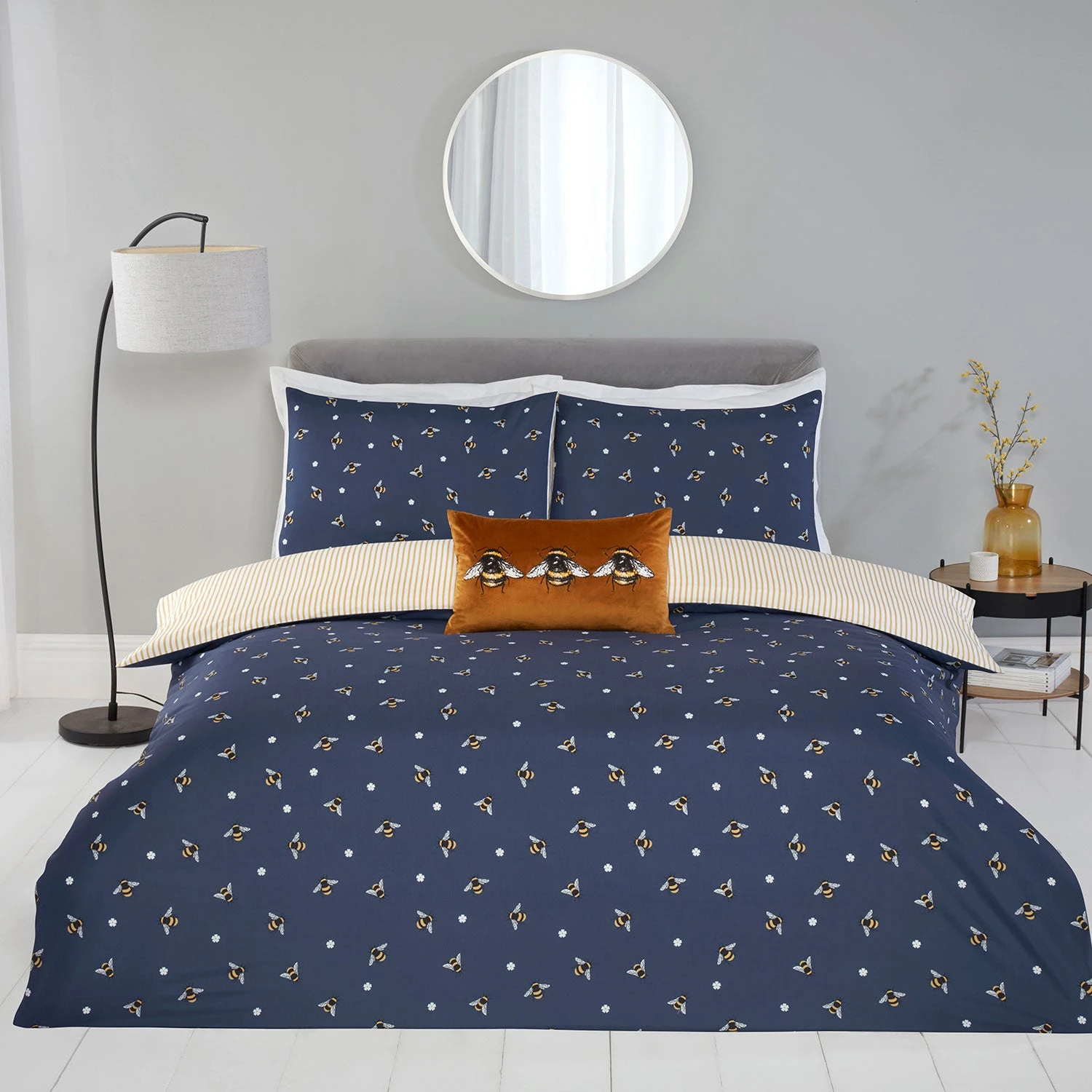 Daisy Bee Navy Reversible Super Soft Duvet Set 2 Daisy Bee Navy Reversible Super Soft Duvet Set - Image 2
