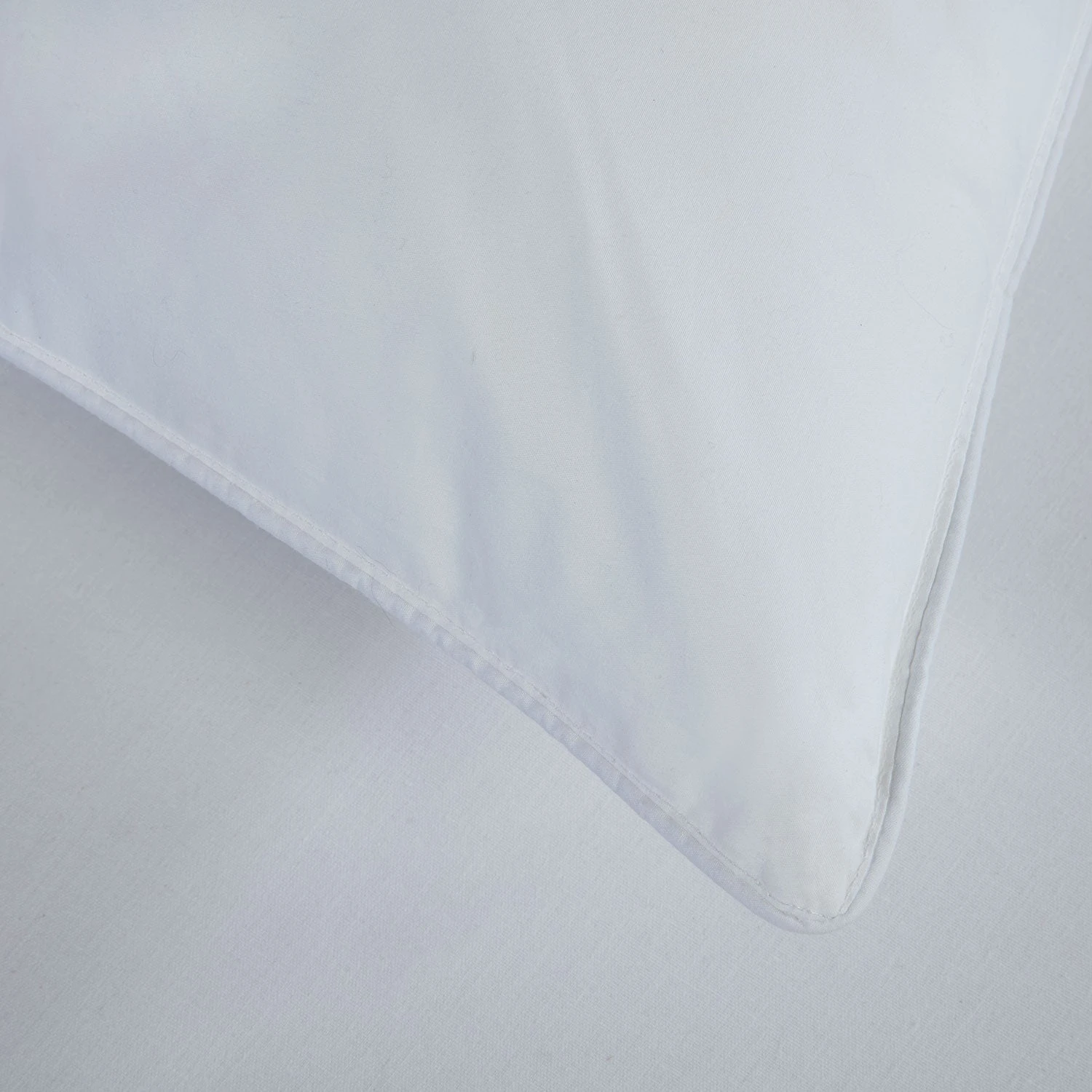 Feels Like Down Hotel Pillow - Extra Firm Filling 4 Feels Like Down Hotel Pillow - Extra Firm Filling - Image 4