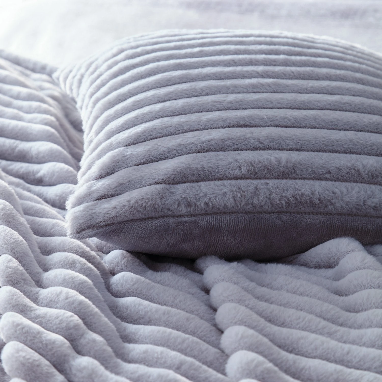 Morritz Grey Faux Fur Throw (130cm X 180cm) 4 Morritz Grey Faux Fur Throw (130cm X 180cm) - Image 4