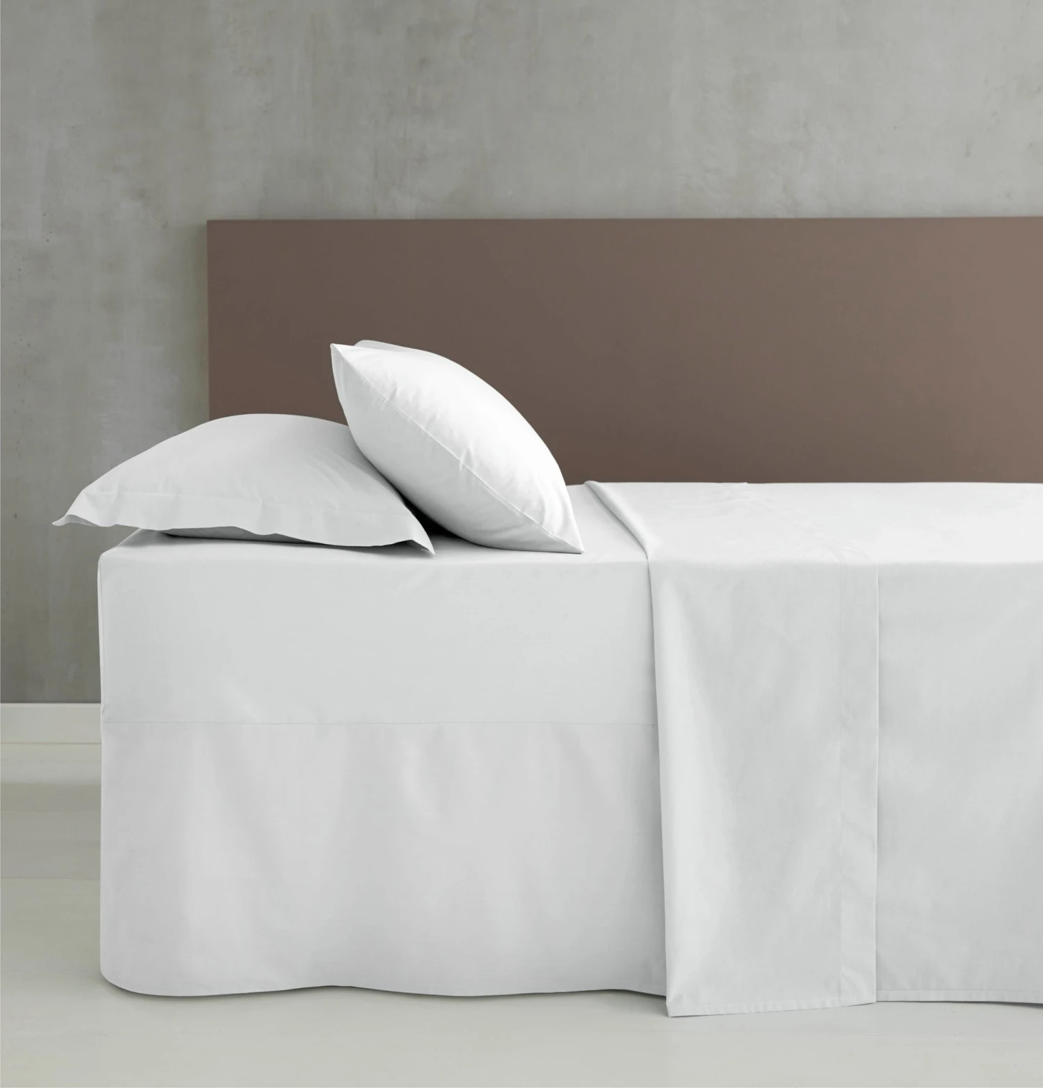 Catherine Lansfield White Easy Iron Percale Extra Deep (35cm) Fitted Sheet 3 Catherine Lansfield White Easy Iron Percale Extra Deep (35cm) Fitted Sheet - Image 3