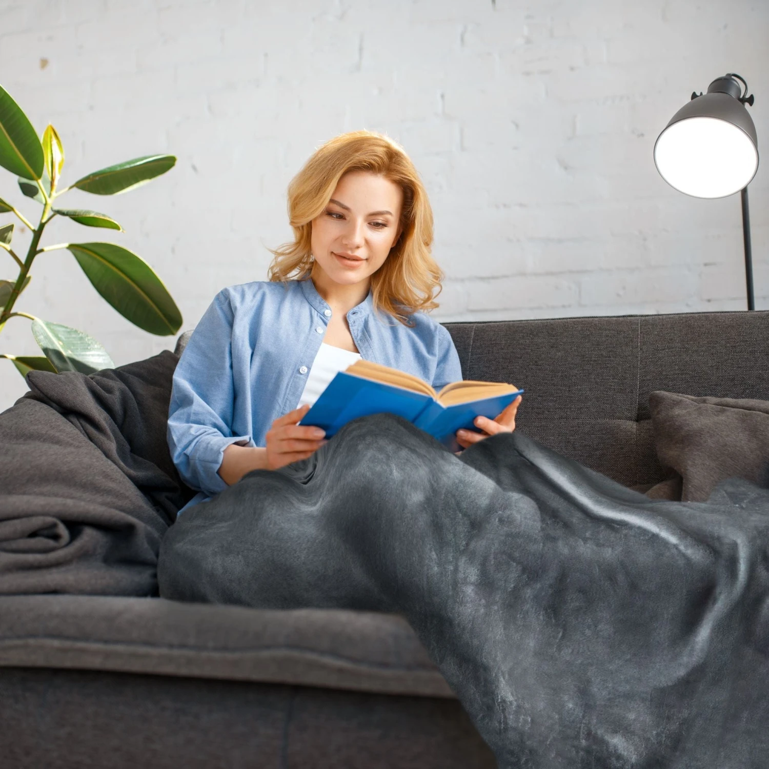 Charcoal Grey Snug Flannel Fleece Super Soft Throw 4 Charcoal Grey Snug Flannel Fleece Super Soft Throw - Image 4