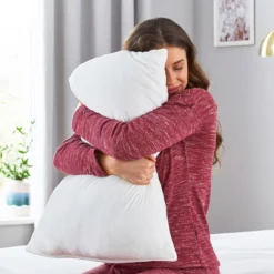 Silentnight Squishy Hypoallergenic Pillow - Soft Support -Julian Charles squishy 061423 2
